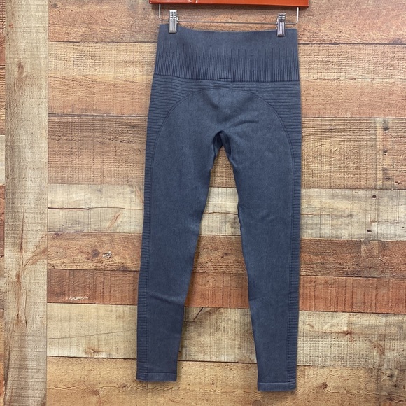 Rivals & Resilience Midnight Gray Motto Legging NWT - Picture 6 of 6